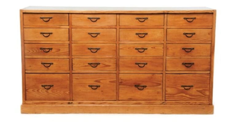 Coffre (tansu) en bois de cyprès japonais (hinoki) avec 5 x 4 tiroir