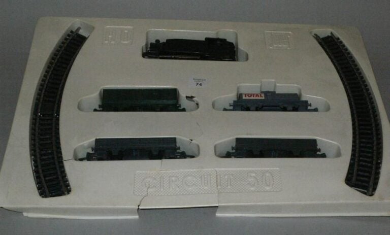 Coffret de train HO de marque JOUEF avec motrice 020 type vapeur des années1965
