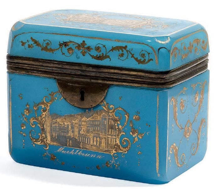 * Coffret en opaline bleu