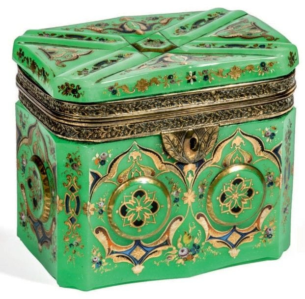 * Coffret en opaline verte