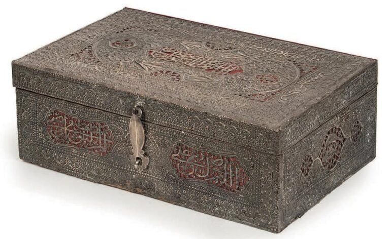 Coffret persan en argent sur âme de bois
