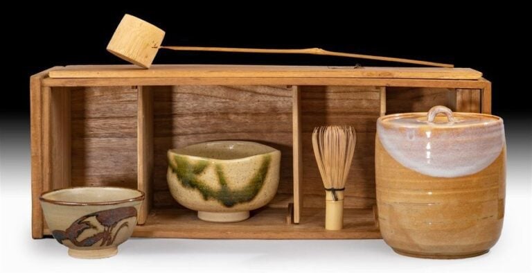 COFFRET RENFERMANT LES OUTILS / OBJETS DE LA CEREMONIE DU THE / CHANOYU