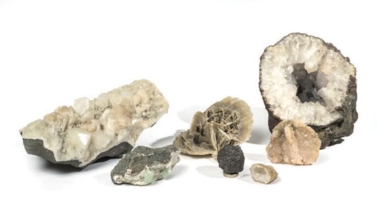 Collection de minéraux divers