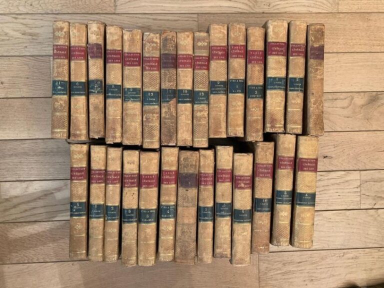 Collection générale des lois environ 30 volumes in-8 plein veau