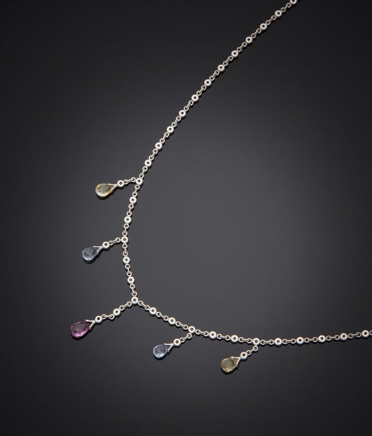 COLLIER chaînette en or gris (750‰) composée de diamants taille brillant en ser…