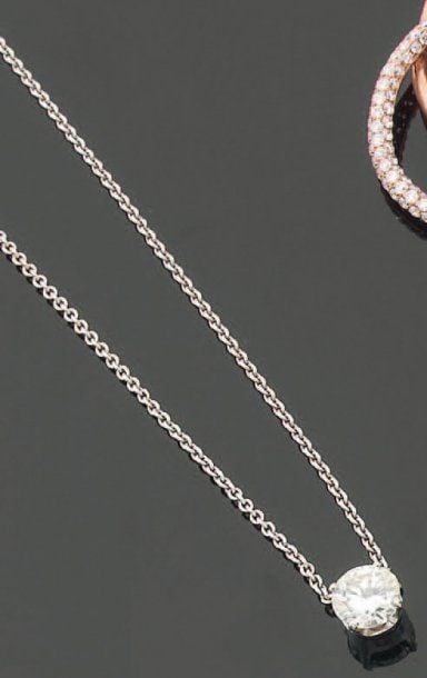 COLLIER chaînette en or gris retenant un diamant de taille brillan