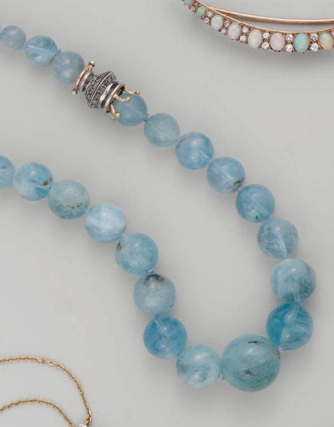 COLLIER composé de perles d'aigue-marine rondes en chut