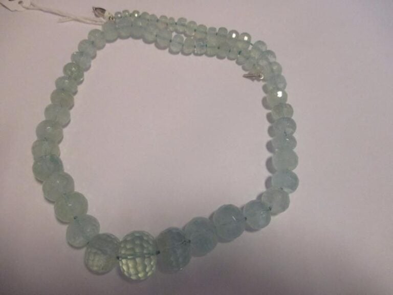 Collier de perles d'aigue-marine facettées en chut