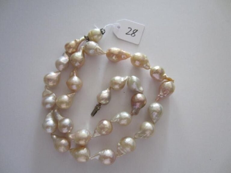 COLLIER de perles de culture baroque