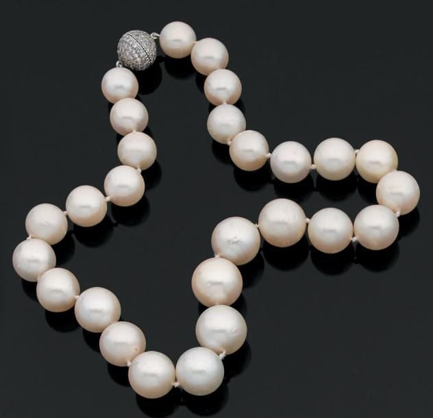 COLLIER de perles de culture blanche des Mers du Su