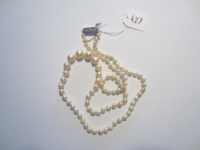 COLLIER de perles de culture blanches, en chut