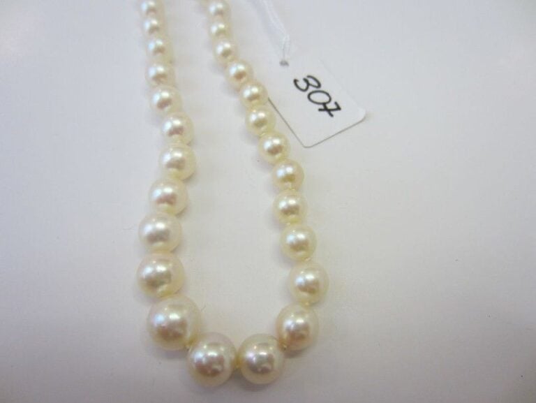 COLLIER de perles de culture blanches, en chut