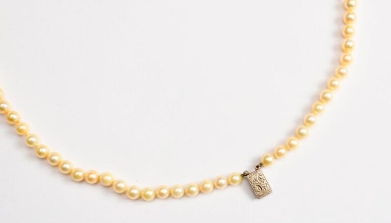 COLLIER de perles de culture double rang choker, fermoir en argent et méta