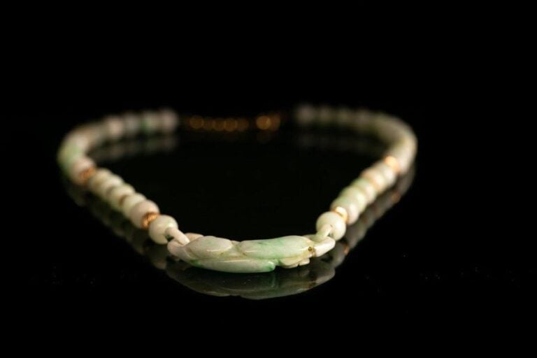 COLLIER DE PERLES DE JADE JADEÏTE
