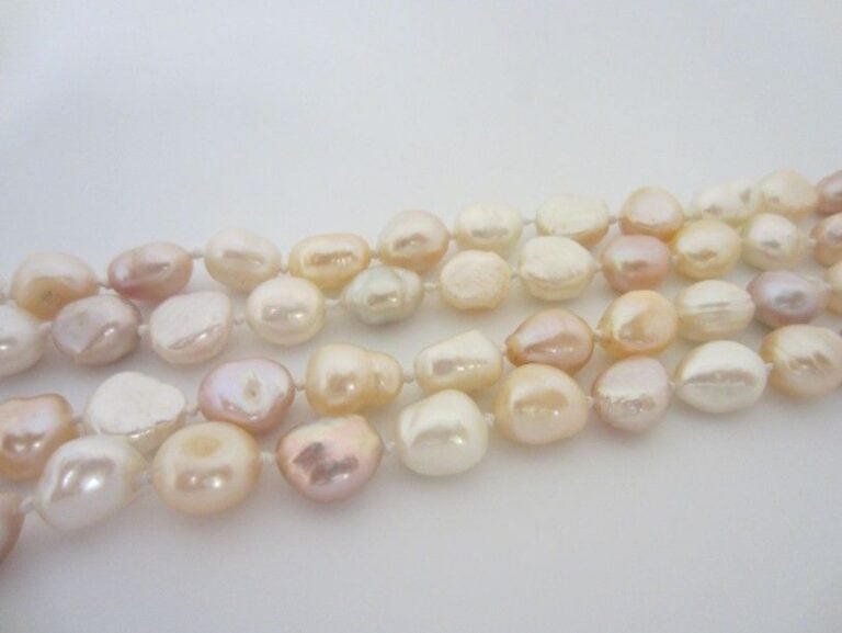 COLLIER de perles d?eau douce baroques blanches et rose
