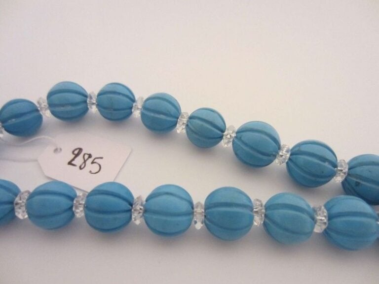 COLLIER de perles fantaisies de couleur turquoise