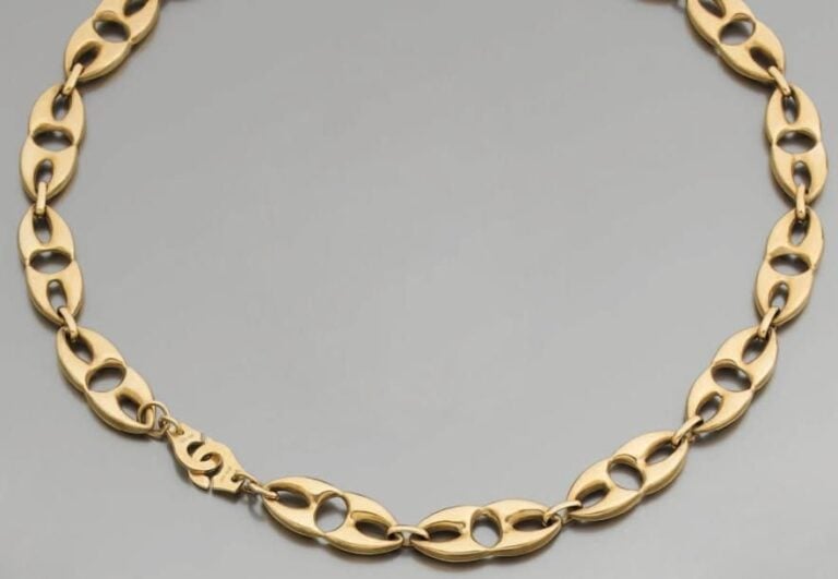 COLLIER en or jaune ajouré et articul