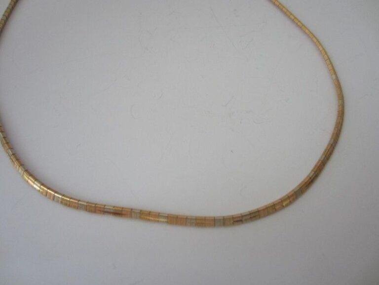 COLLIER en or jaune et or rose (750 millièmes) finement cisel