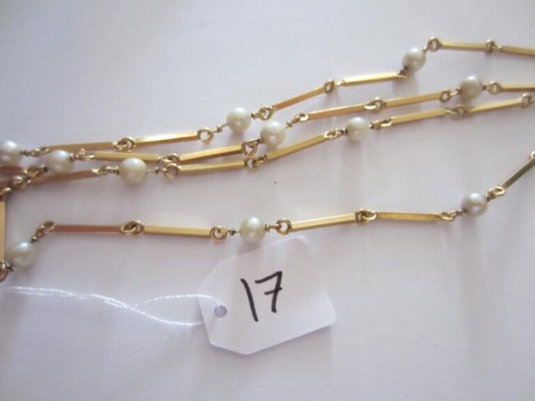 COLLIER et BRACELET articulé en or jaune à mailles bâtonnets alternés de perles de culture blanche