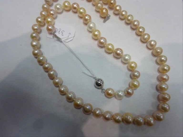 COLLIER et bracelet de perles de culture d'eau douce de couleur ros
