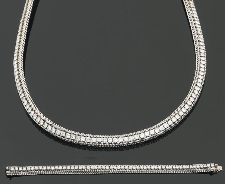 COLLIER et BRACELET souples, en or gris serti d'un alignement de diamants de taille brillan