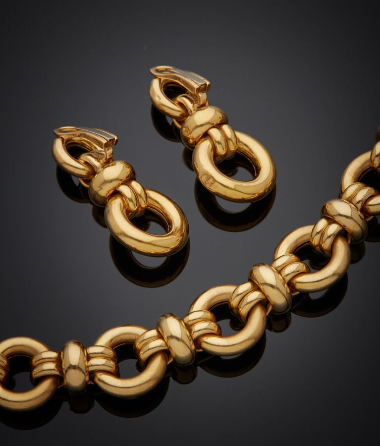 COLLIER et paire de CLIPS/PENDANTS d'OREILLES en or jaune (750‰) à maillons cir…