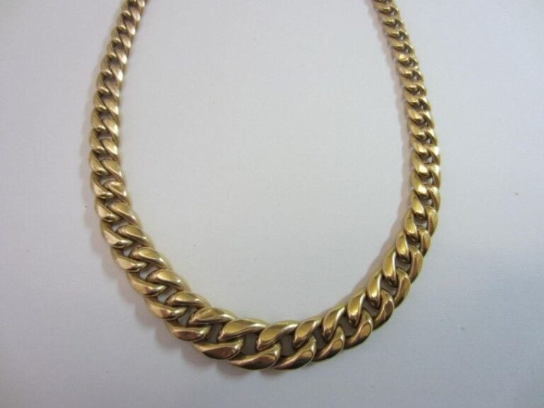 COLLIER «gourmette limée» en or jaune (750 millièmes), en chut