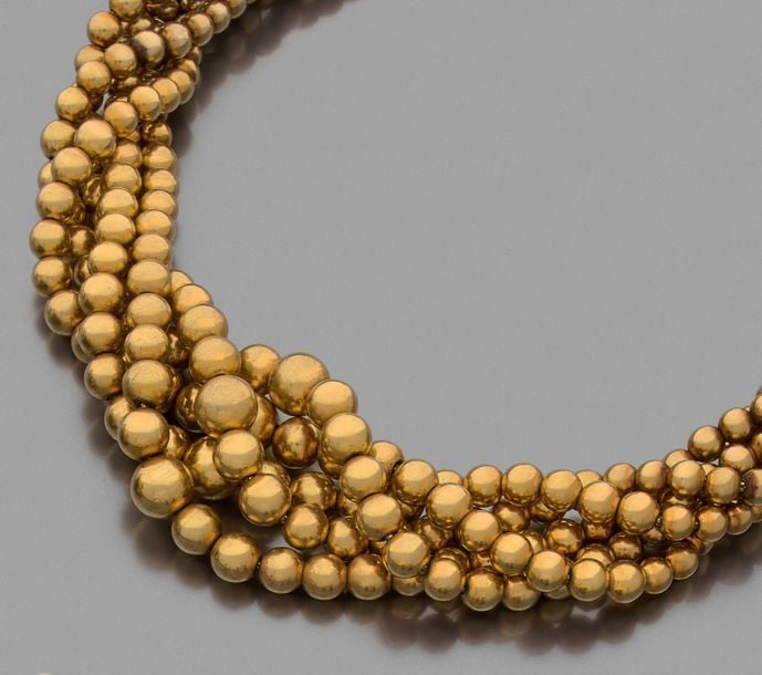 COLLIER «ras de cou» en or jaune (750 millièmes) composé de cinq rangs de perles d'or, en chut