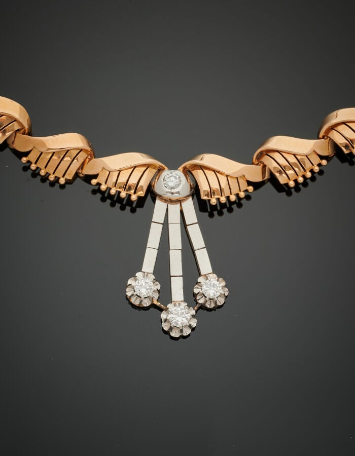 COLLIER "volutes" en platine (min. 800‰) et or jaune (750‰) composé d'une chaîn…