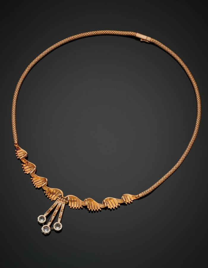 COLLIER "volutes" en platine (min. 800‰) et or jaune (750‰) composé d'une chaîn…
