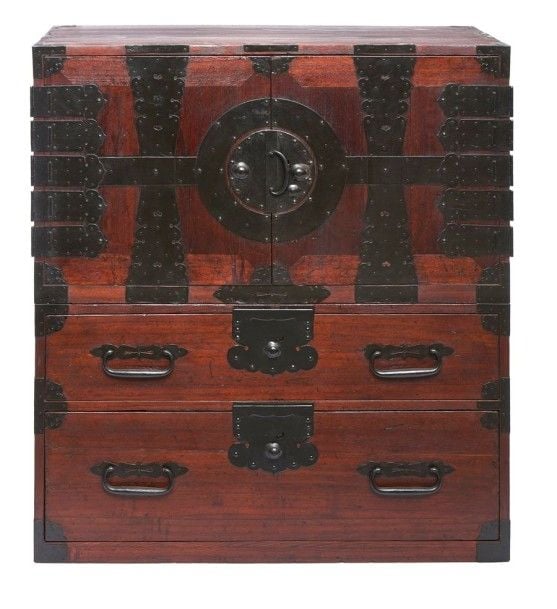 Commode à deux corps de style Kannon garnie de laque marro
