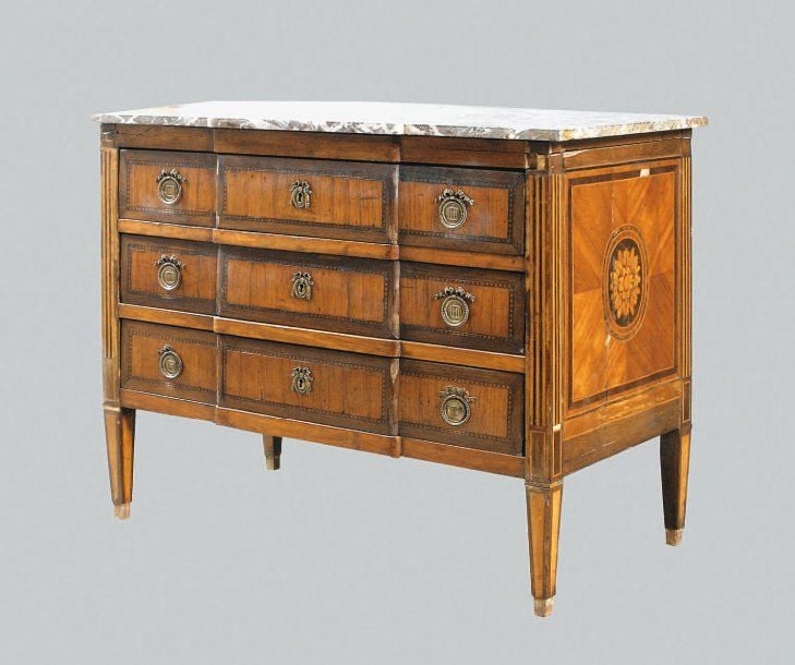 COMMODE à ressaut en placage de bois de rose marqueté dans des encadrements dentelés à filet d'ébèn