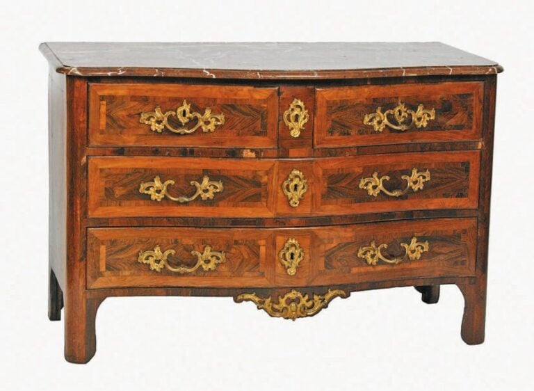 Commode à trois rangs de tiroirs marqueté