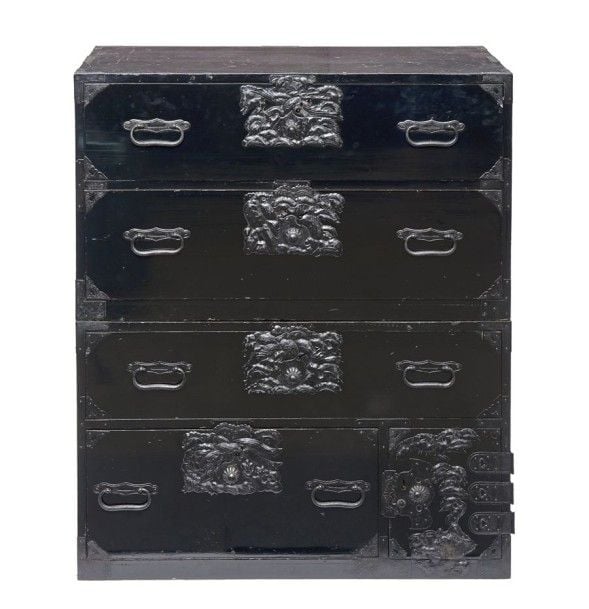 Commode à vêtements (ishodansu) à deux corps provenant de Shonai (Préfecture ouest de Yamagata