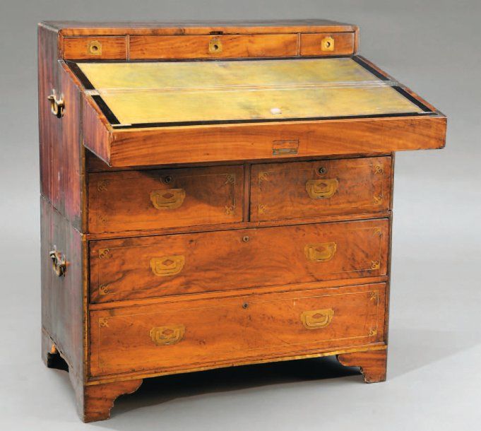 COMMODE-SECRÉTAIRE DE MARINE en camphrier veiné à deux corp