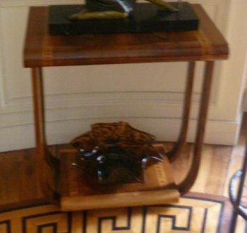 Console à plateau rectangulaire en bois de placage à décor de filets marqueté