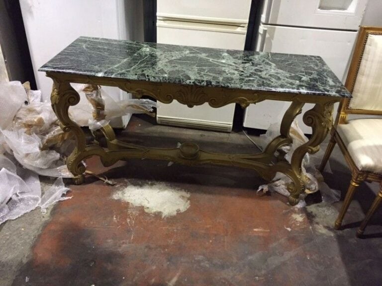 Console de style louis XV en bois dore dessus marbre vert 140*53cm