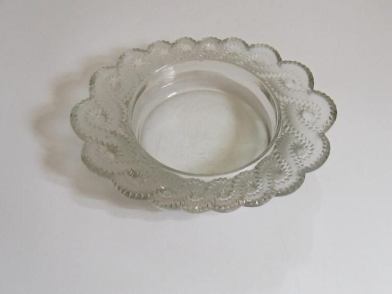 COUPE à entrelacs dentelés en verre moulé press