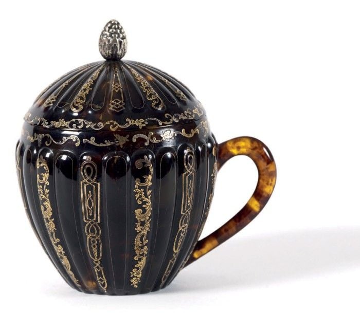 Coupe à sherbet Écaille, décor et monture incrustée en deux ors, terminaison du couvercle en argent