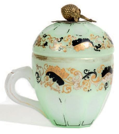 * Coupe à sherbet Opaline overlay, émaux polychromes et or, métal doré