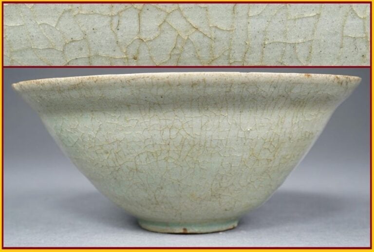 COUPE CONIQUE EN GRES PORCELAINEUX A COUVERTE CELADON