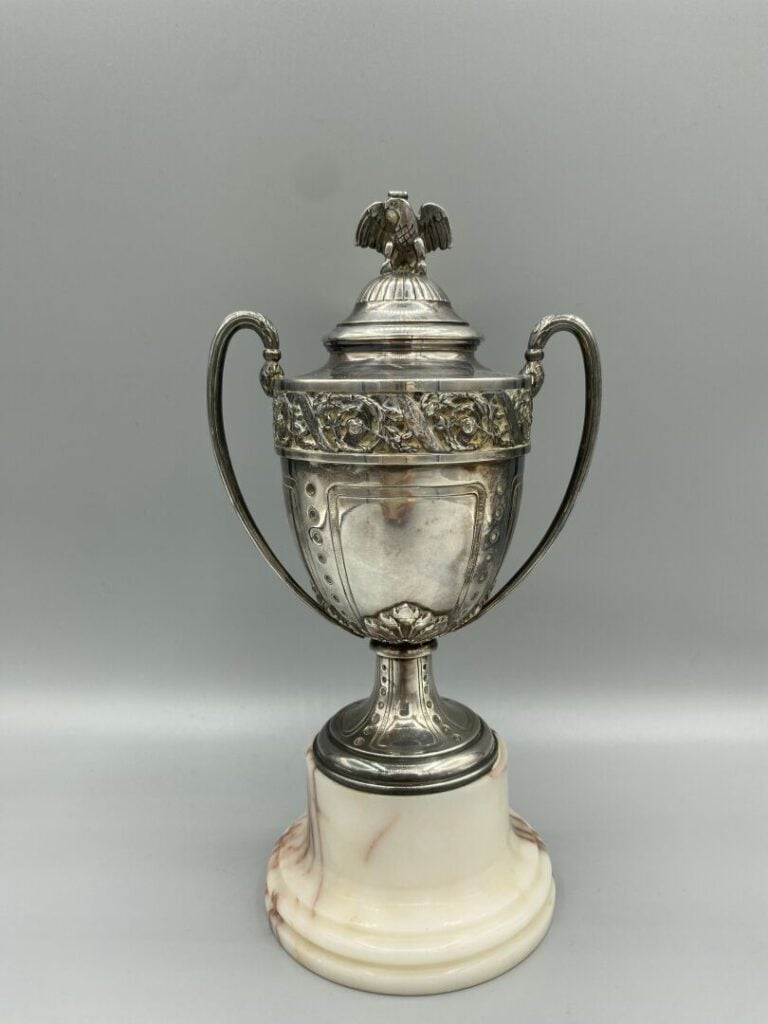 Coupe de France de football 1954 offerte par la ville de Nice en métal argenté…