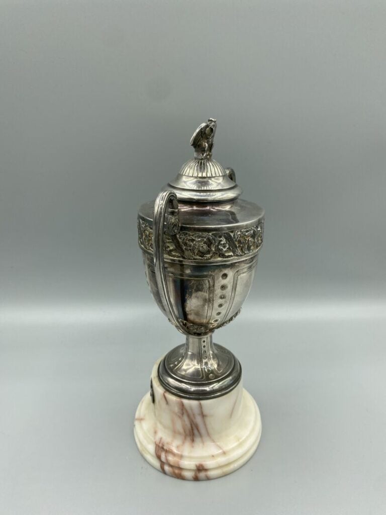 Coupe de France de football 1954 offerte par la ville de Nice en métal argenté…