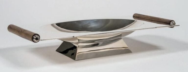 COUPE MODERNISTE en argent de forme rectangulaire sur un piédouche tronconique; deux anses en bois exotiqu