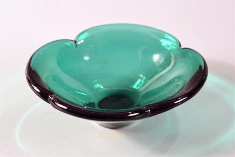 Coupe vide-poche à bord quadrilobée en verre ver