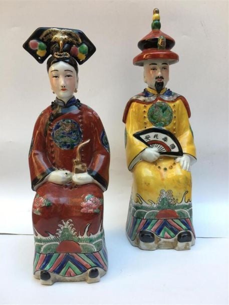 COUPLE DE DIGNITAIRES EN PORCELAINE POLYCHROME