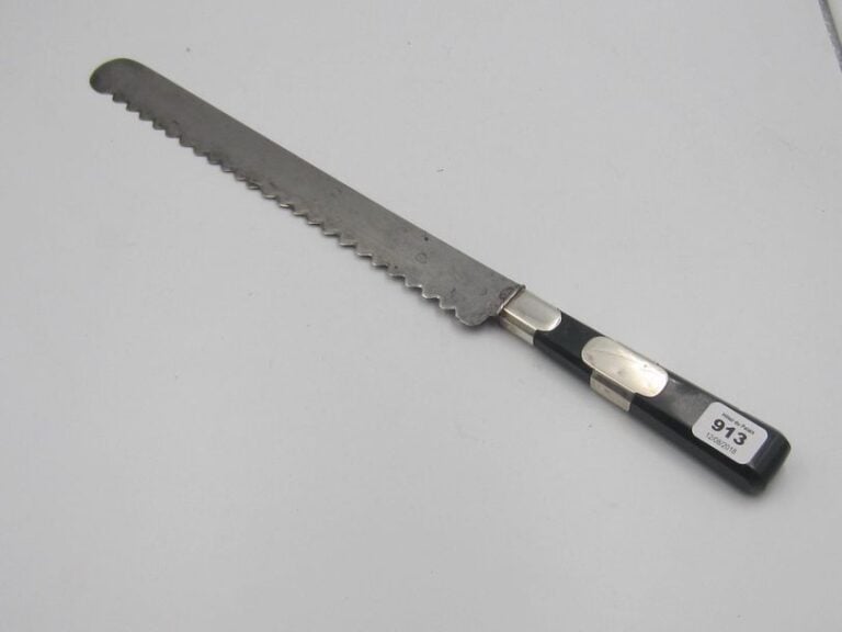 COUTEAU À PAIN, le manche en jaspe à garniture d'argent; lame en acie