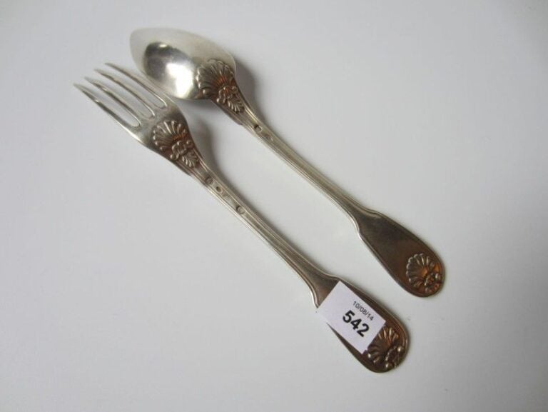 COUVERT À ENTREMETS en argent à filets, coquilles stylisées et agrafes feuillagée