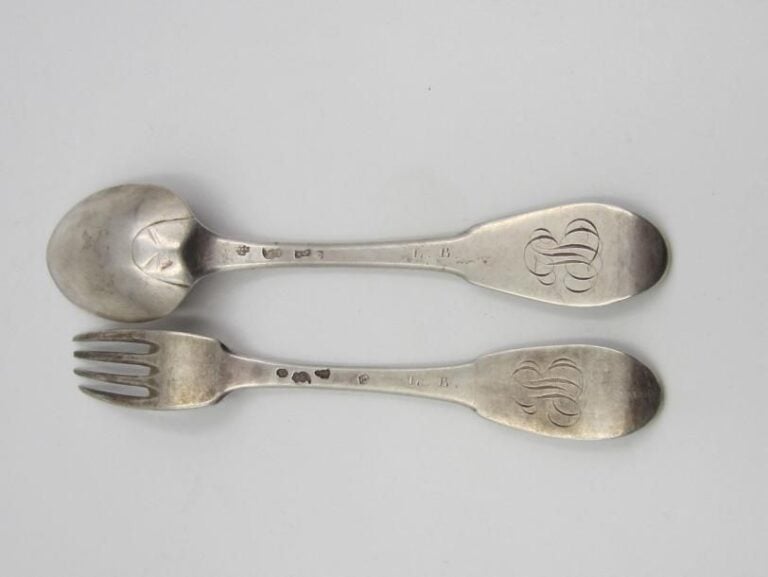 Couvert en argent uniplat, les spatules chiffrées LB Rennes, XVIIIe siècle