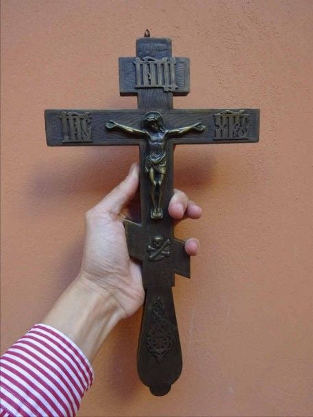 CROIX ORTHODOXE en cuivre martelé guilloché et rivet